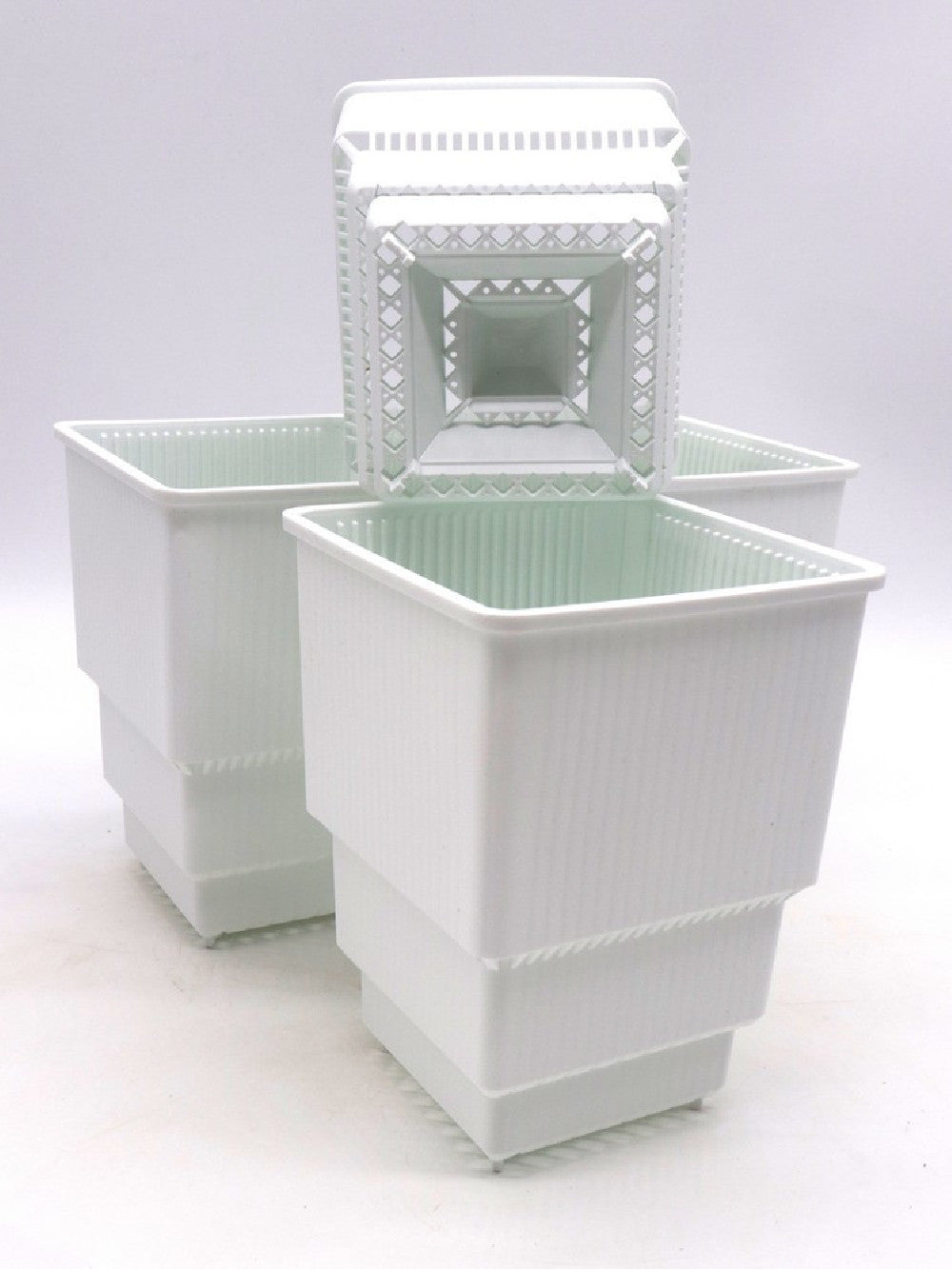 Vaso bianco a ripiani forato 10x10x14,5 h