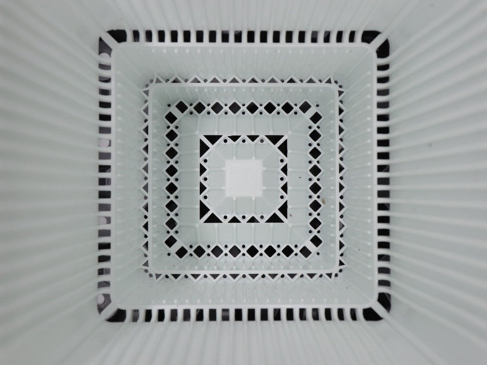 Vaso bianco a ripiani forato 12x12x11,5 h