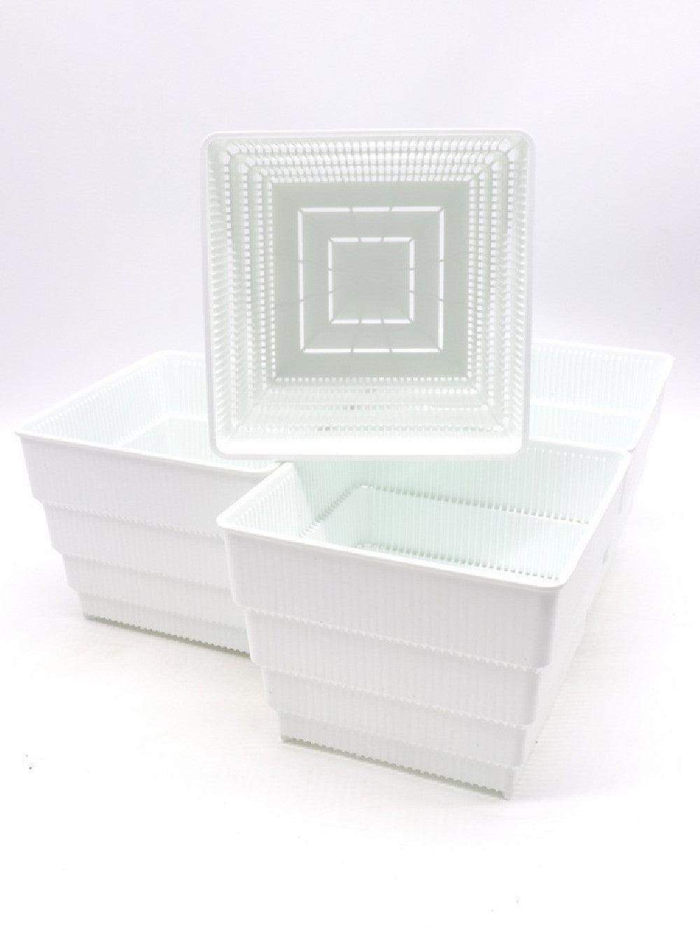 Vaso bianco a ripiani forato 15x15x12,5 h