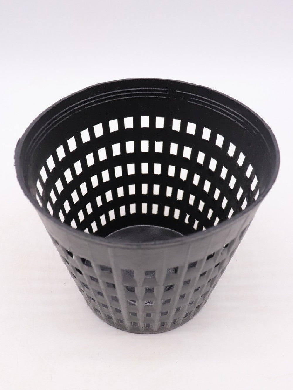 Vaso nero tondo traforato 10 cm x 9 h