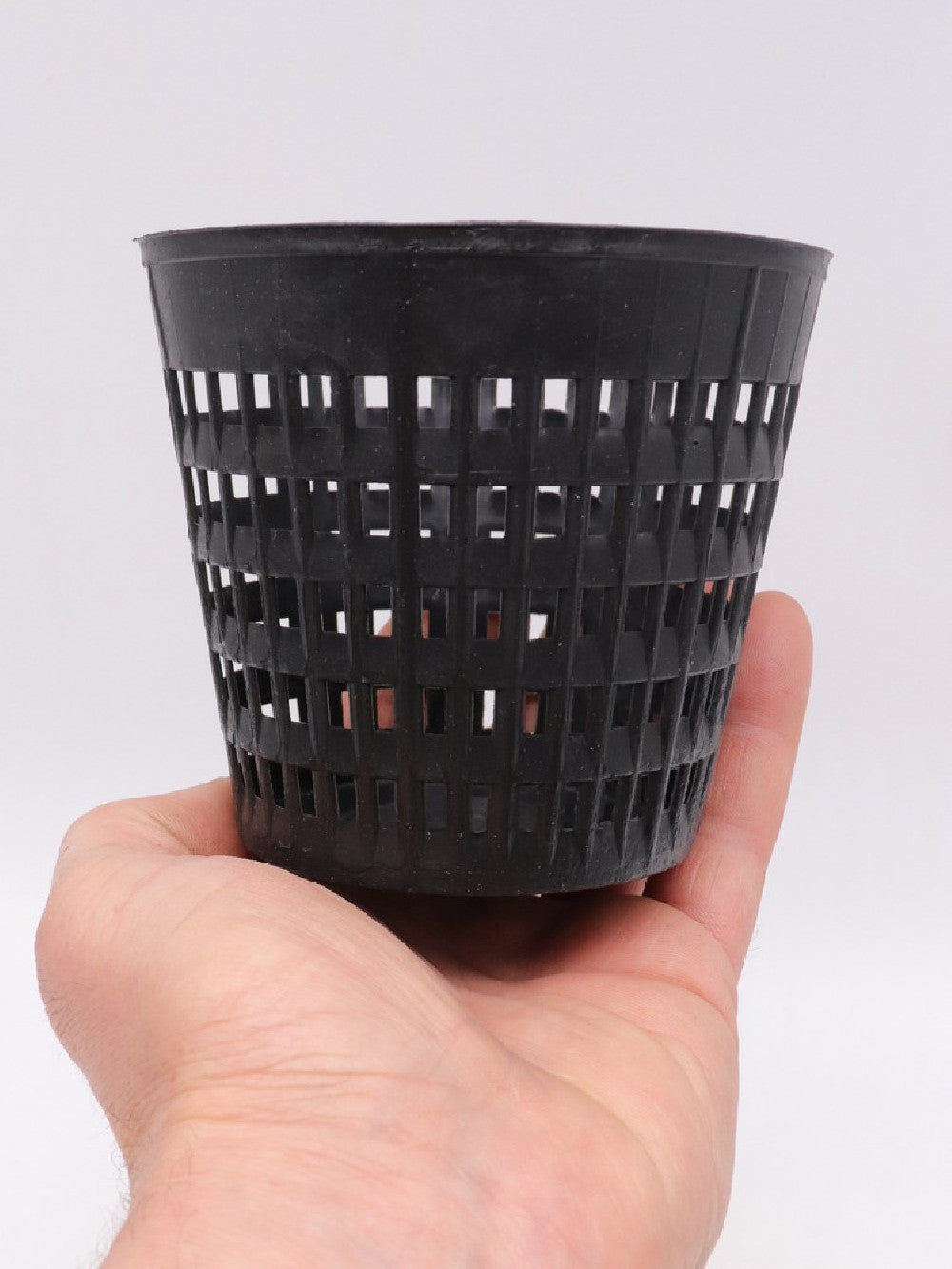 Vaso nero tondo traforato 10 cm x 9 h