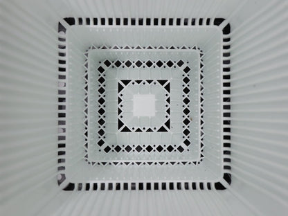 Vaso bianco  a ripiani forato 10x10x14,5 h