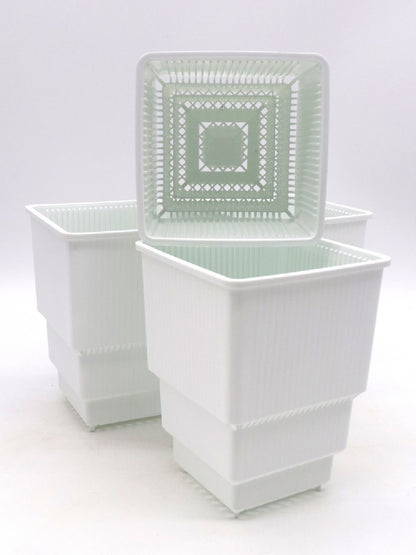 Vaso bianco  a ripiani forato 10x10x14,5 h